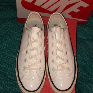 Women’s converse